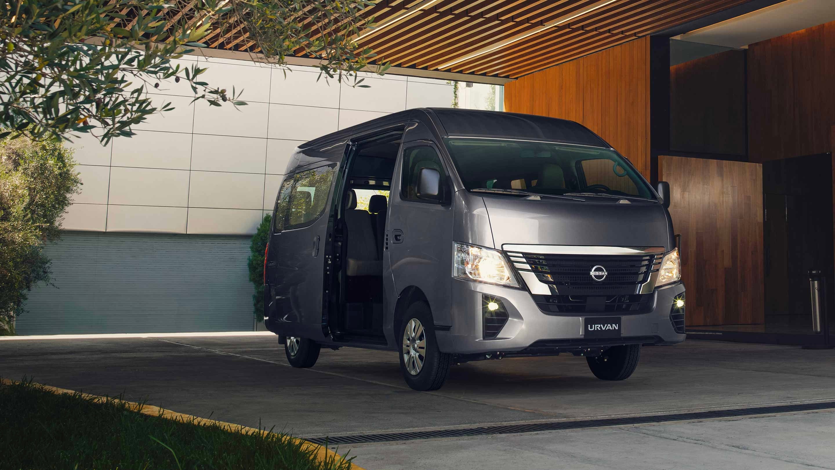 2026 Nissan Urvan Panel ventanas amplia