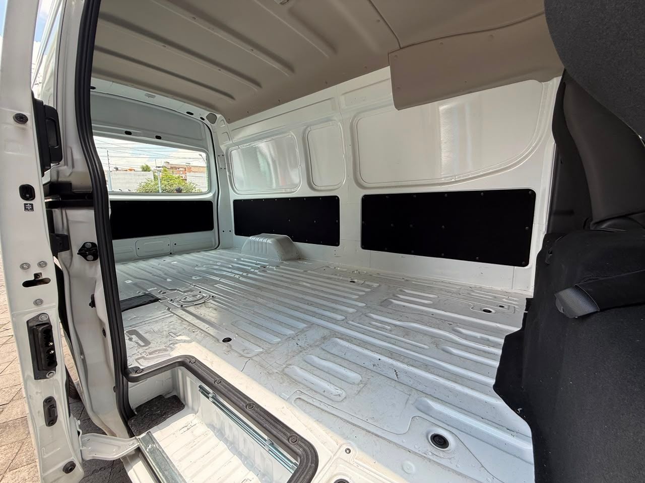 2024 Nissan Urvan 2.5 Panel Amplia AA Mt